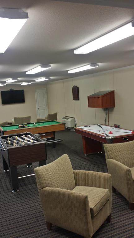 Instalodge Hotel And Suites Karnes City Экстерьер фото