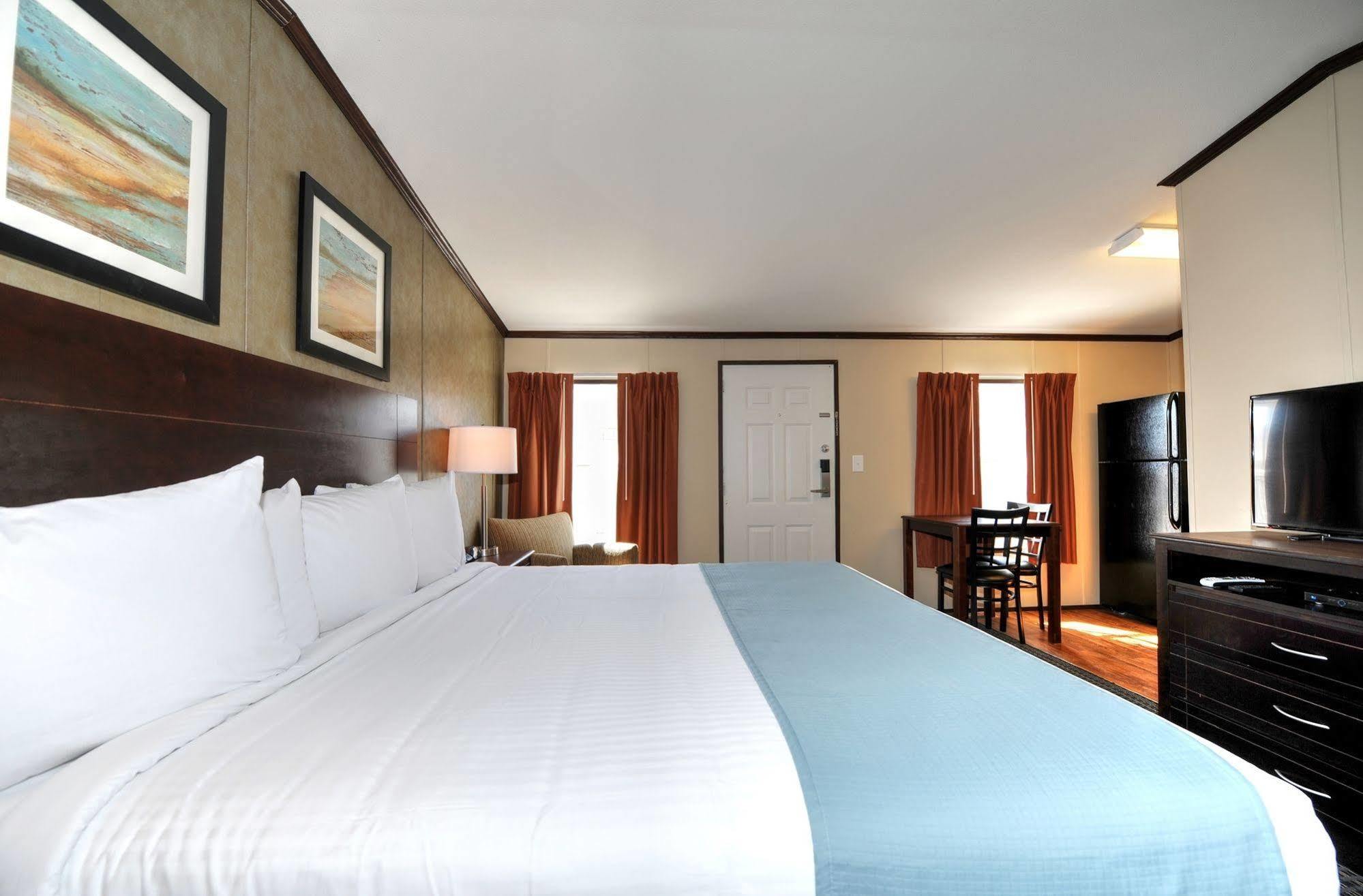 Instalodge Hotel And Suites Karnes City Экстерьер фото